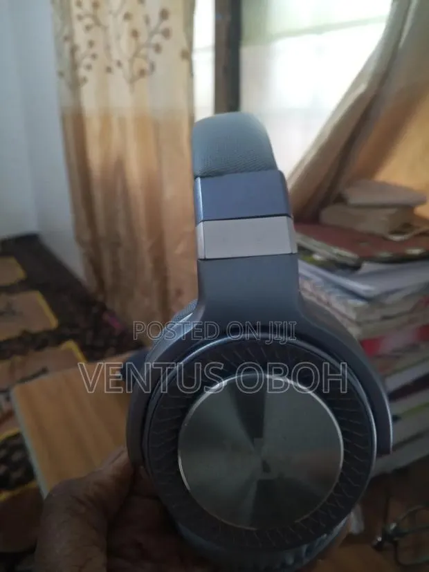Headphones · Photo 1