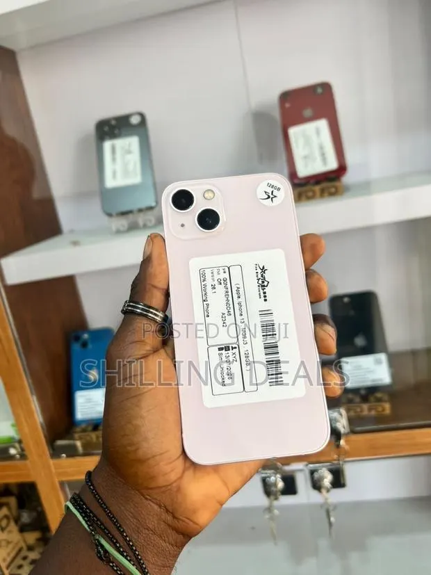 Apple iPhone 13 128 GB White · Photo 1