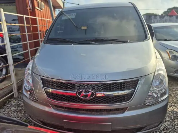 Hyundai Starex 2014 Silver · Photo 1