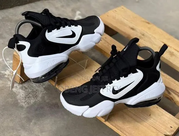Original Nike Savage White/Black Colour · Photo 1