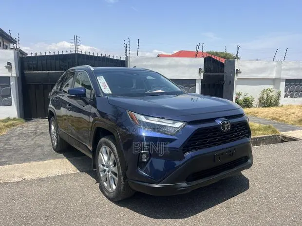 Toyota RAV4 2023 Blue · Photo 1
