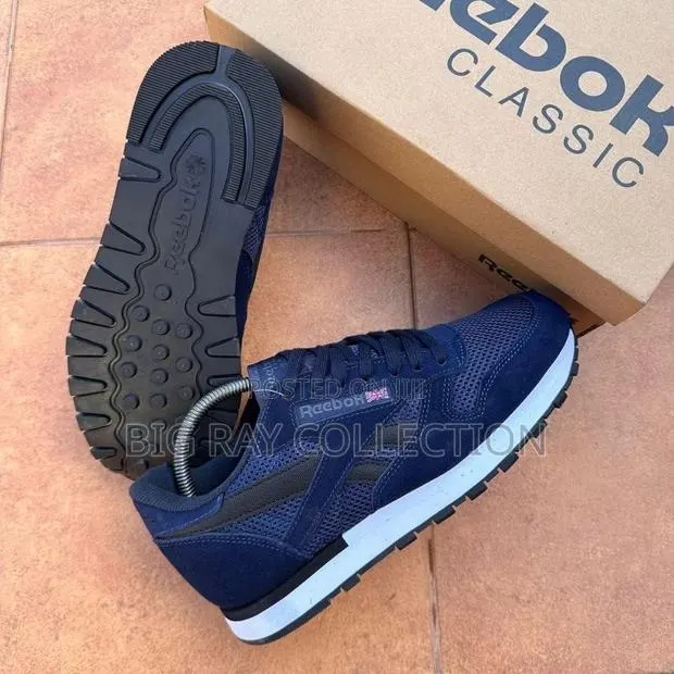 Reebok Utility Blue Black Color · Photo 1