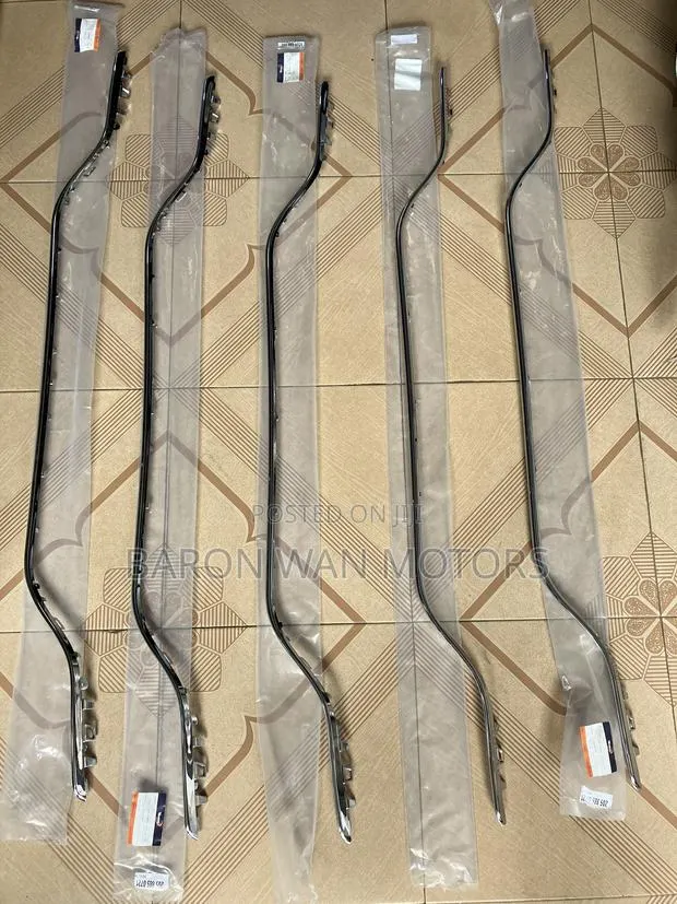 W205 C300 Back Bumper Shinning Old Model Available · Photo 1