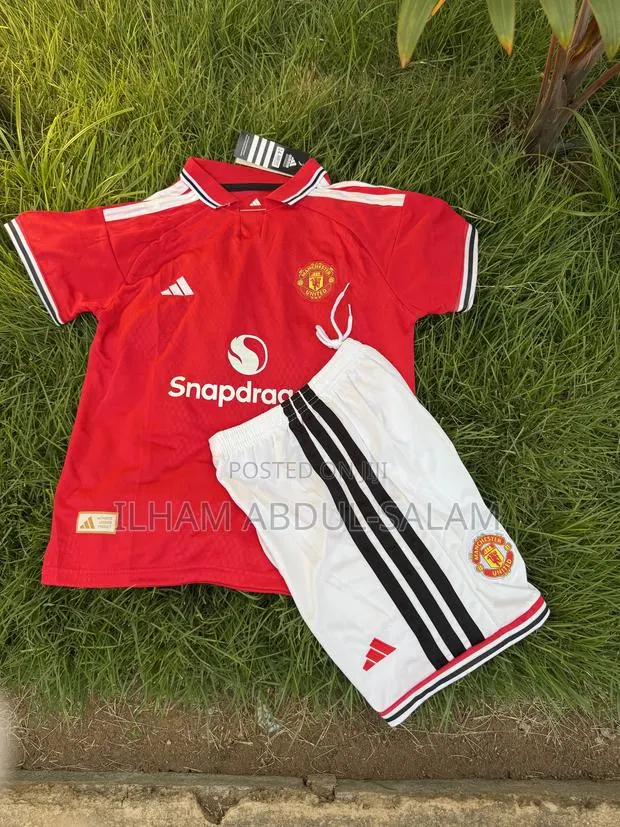 Manchester United Home Kid’s Kit · Photo 1