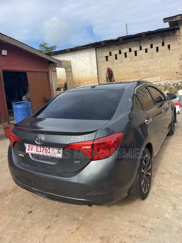 Toyota Corolla 2016 Gray · Photo 1