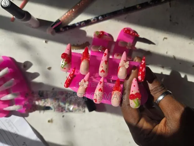 Reusable Cherry Hand Made Press on Nails · Photo 1