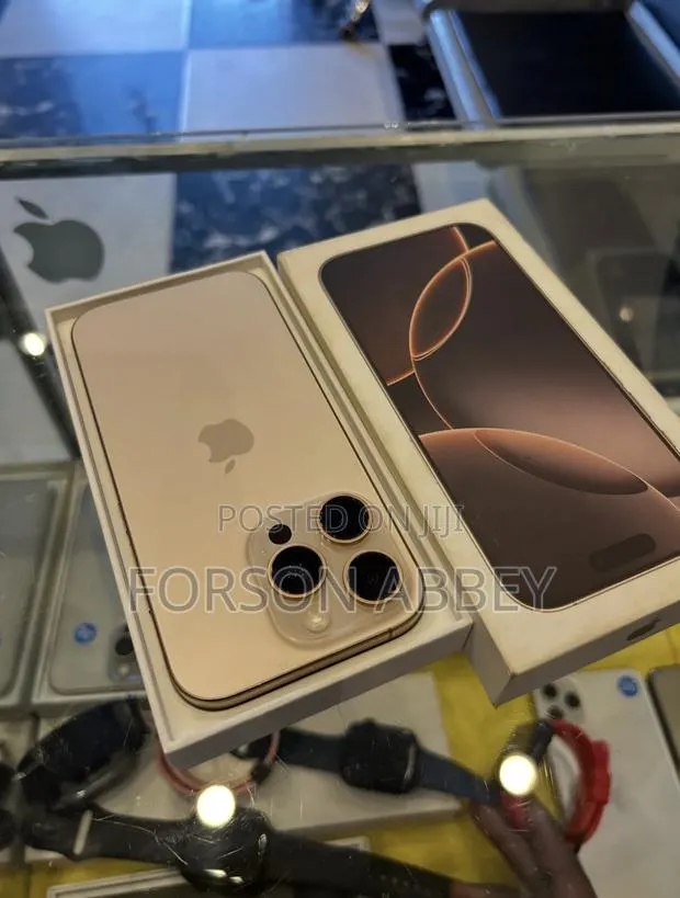 Apple iPhone 16 Pro Max 256 GB Gold · Photo 1