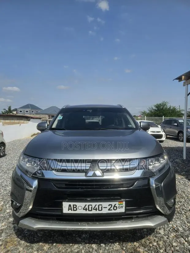 Mitsubishi Outlander SEL FWD 2018 Gray · Photo 1