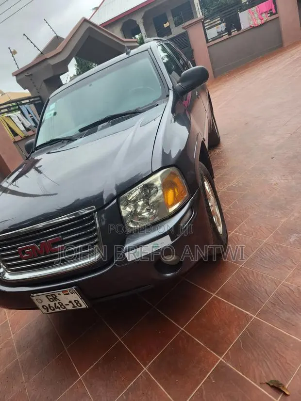 GMC Envoy 2007 Silver · Photo 1