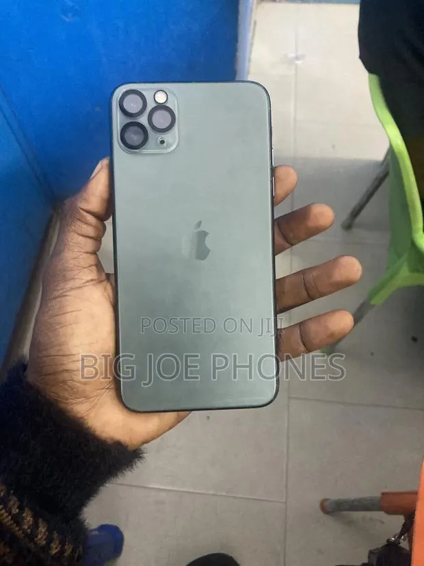 Apple iPhone 11 Pro Max 64 GB Black · Photo 1