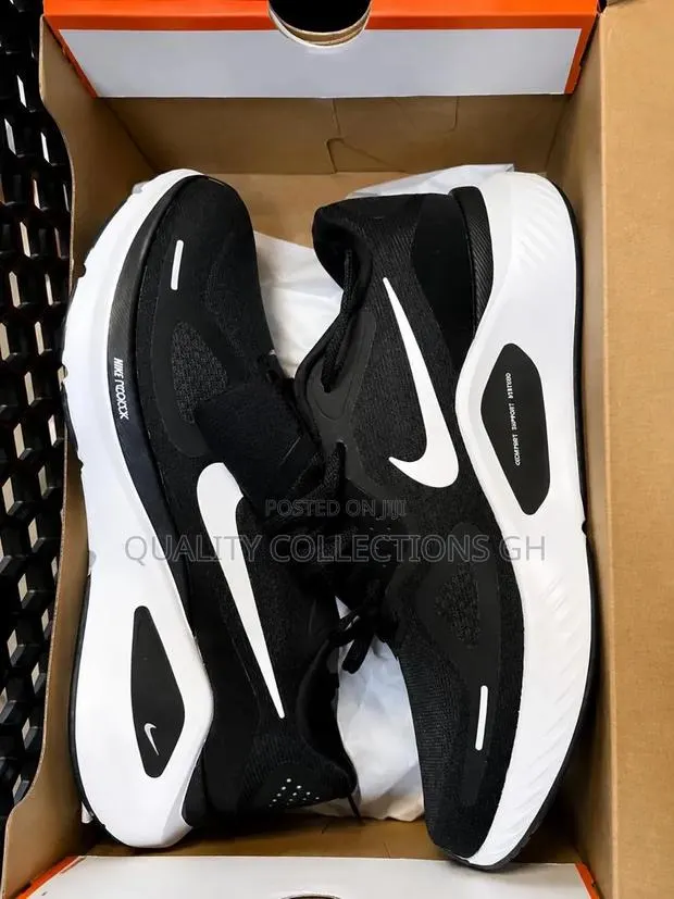 Nike Structure 26 in Colours · Photo 1