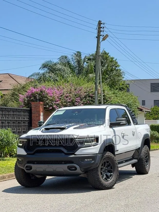 RAM 1500 2022 White · Photo 1