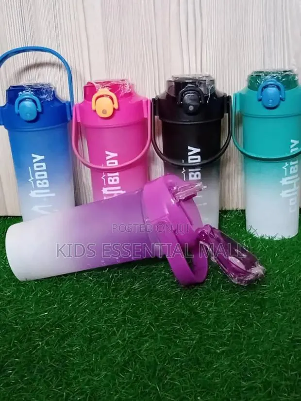 Plastic Water Bottle for Children · Photo 1