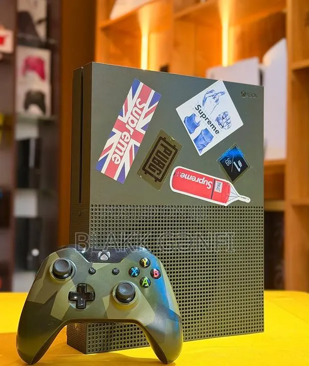 Xbox One S 1TB Army Special Edition Console · Photo 1