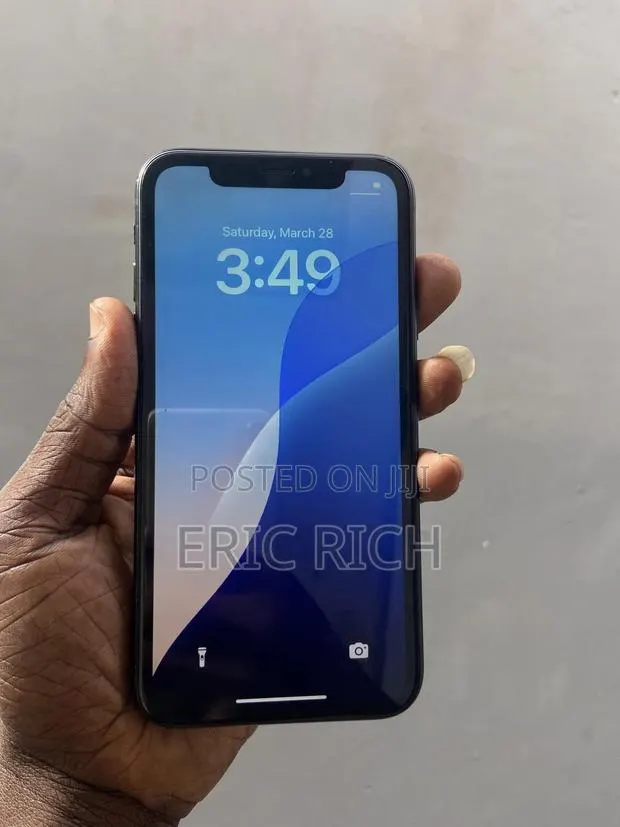 Apple iPhone XR 64 GB Black · Photo 1
