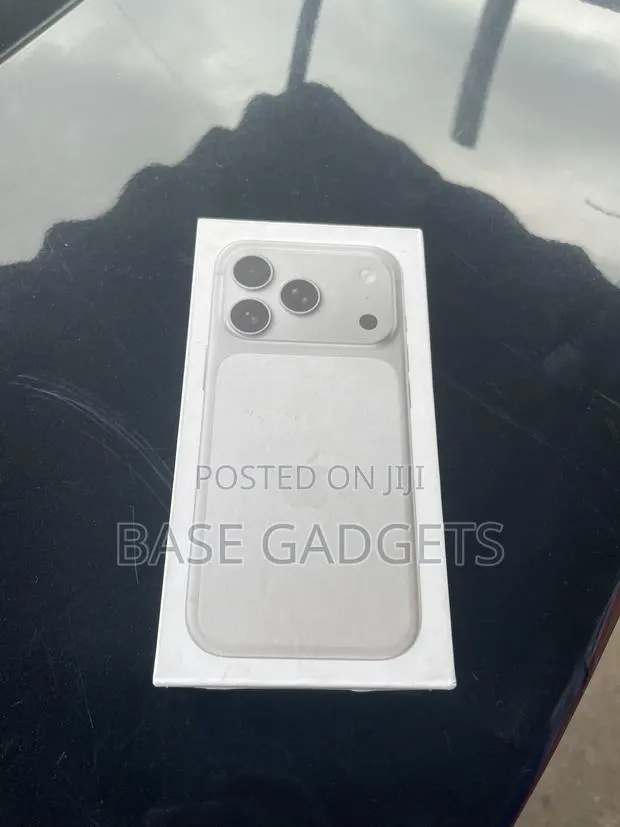 New Apple iPhone 17 Pro Max 512 GB Silver · Photo 1