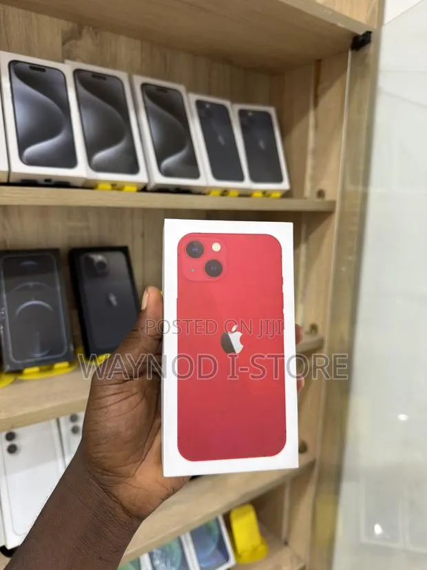 New Apple iPhone 13 128 GB Red · Photo 1