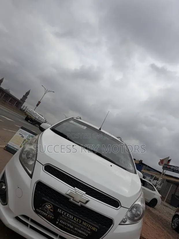 Chevrolet Spark 1LT 4dr Hatchback (1.2L 4cyl 5M) 2015 White · Photo 1