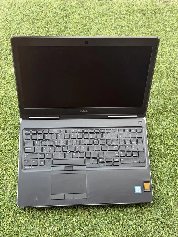 Laptop Dell Precision 7720 16GB Intel Core i7 SSD 512GB · Photo 1
