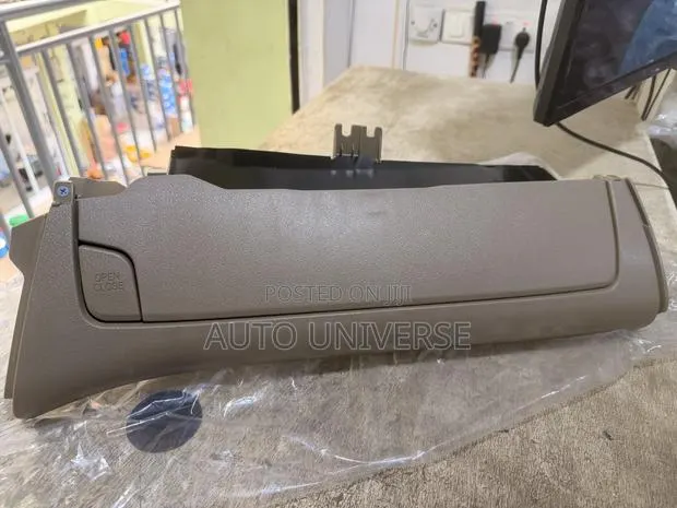 Toyota Rav 4 2008 to 2012 Letter Box Available · Photo 1