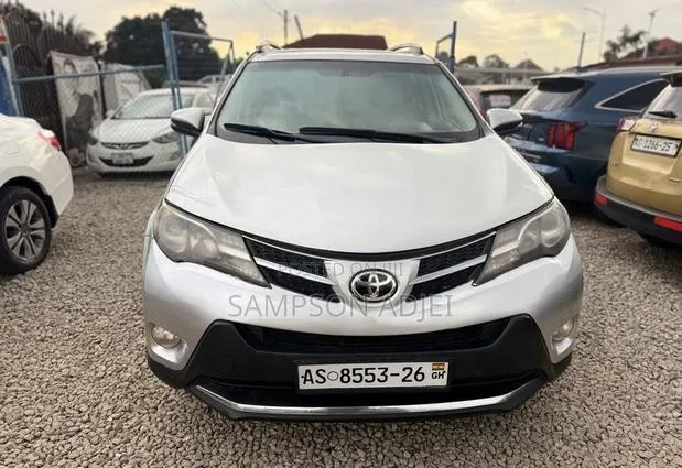 Toyota RAV4 2015 Silver · Photo 1