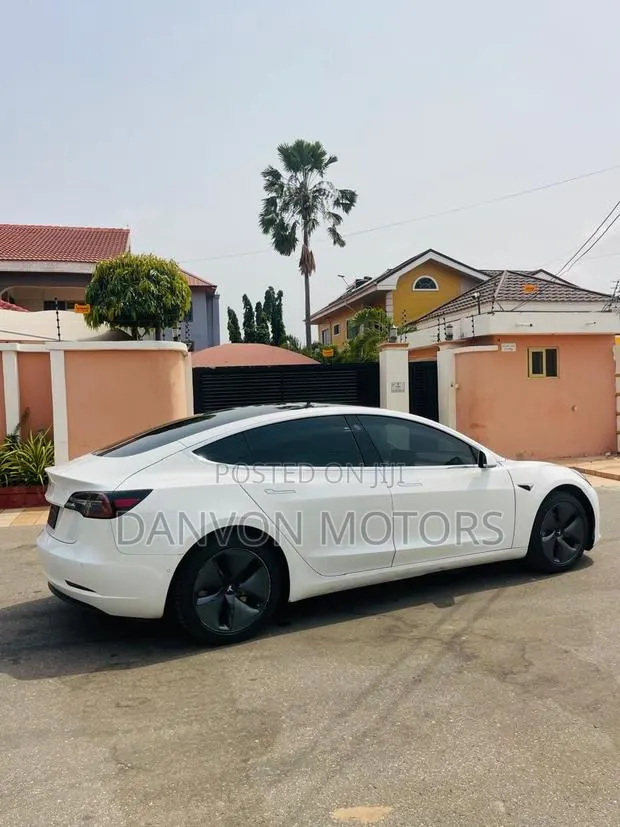 Tesla Model 3 2020 White · Photo 1