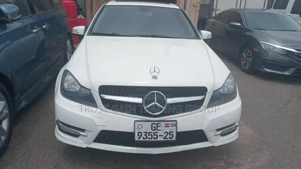 Mercedes-Benz C250 2014 White · Photo 1