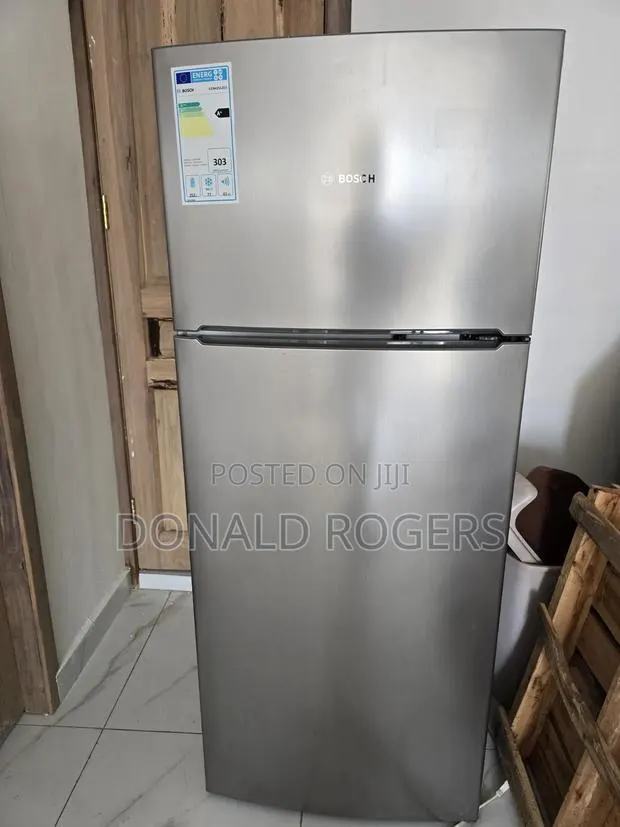Bosch 335L Top-Freezer Refrigerator · Photo 1