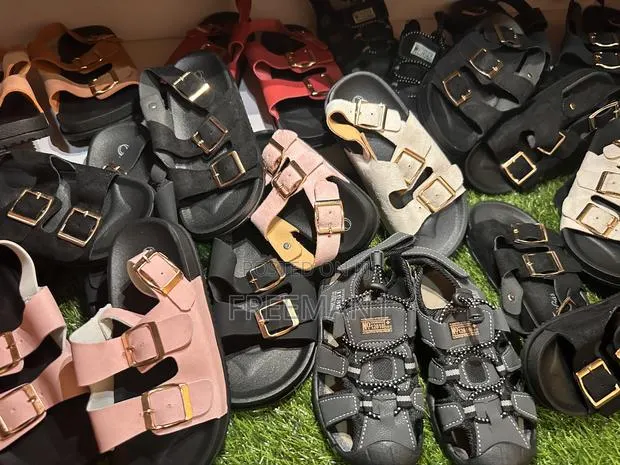 Unisex Sandals for Children and Adult · Photo 1
