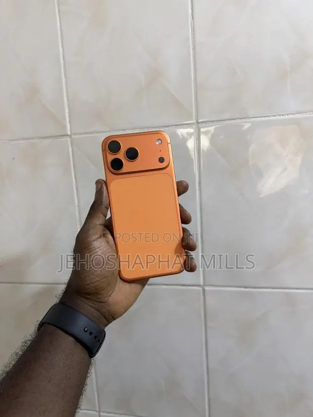 Apple iPhone 17 Pro Max 256 GB Orange · Photo 1
