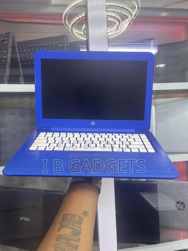 Laptop HP Stream 11 2GB Intel Celeron SSD 32GB · Photo 1