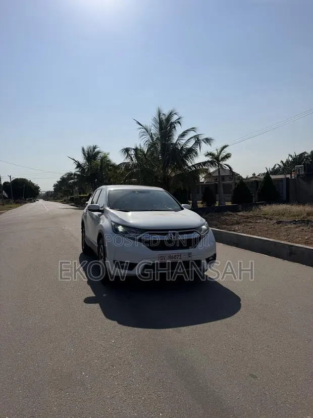 Honda CR-V 2019 White · Photo 1