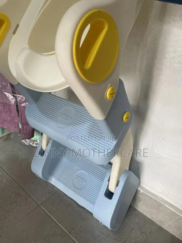 Potty Training Ladder With PVC Cushion · Photo 2