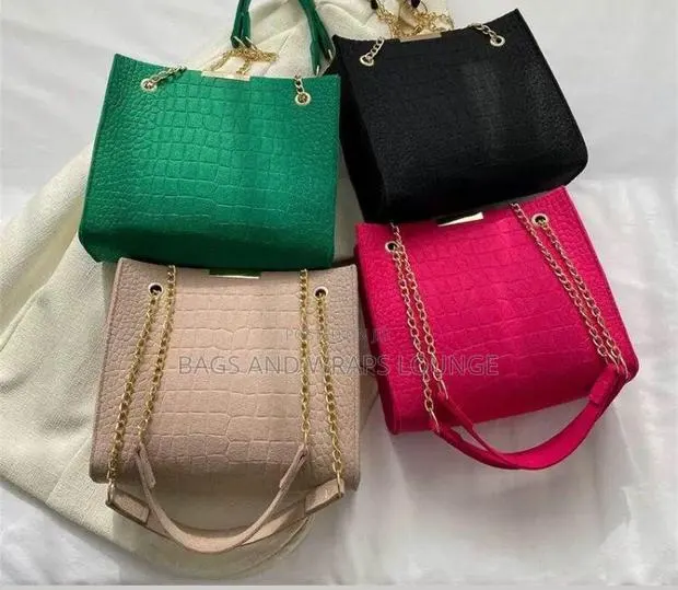 Bags and Wraps Lounge · Photo 1