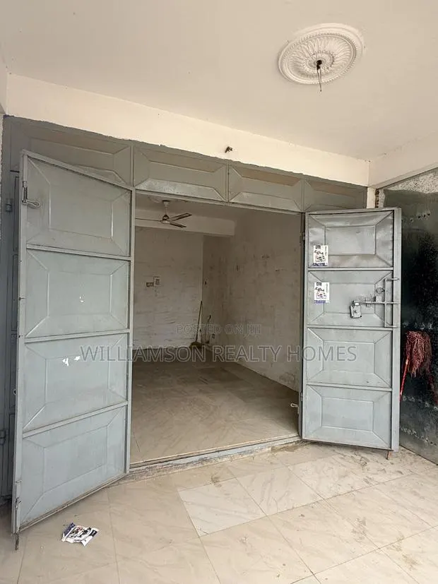 Downstairs, Road Side Shop/Store/Office Space/Showrm/Warehouse,spintex · Photo 1