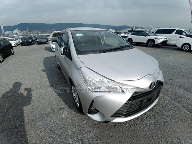 Toyota Vitz 1.3 FWD 5dr 2018 Silver · Photo 1