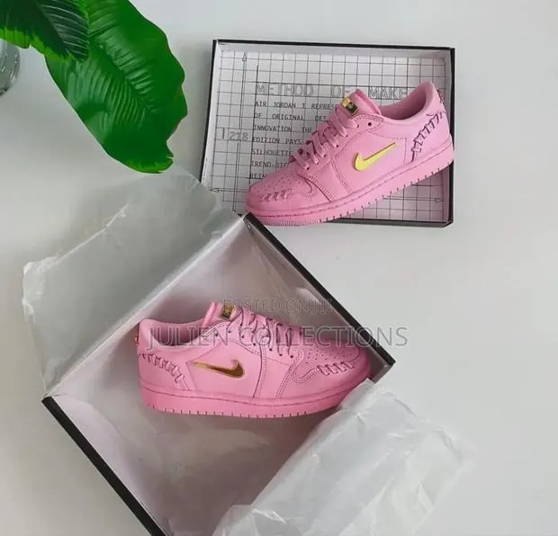 Nike Sb Dunk Low Hot Pink · Photo 1