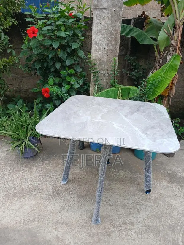 Marble Dinning Table · Photo 1