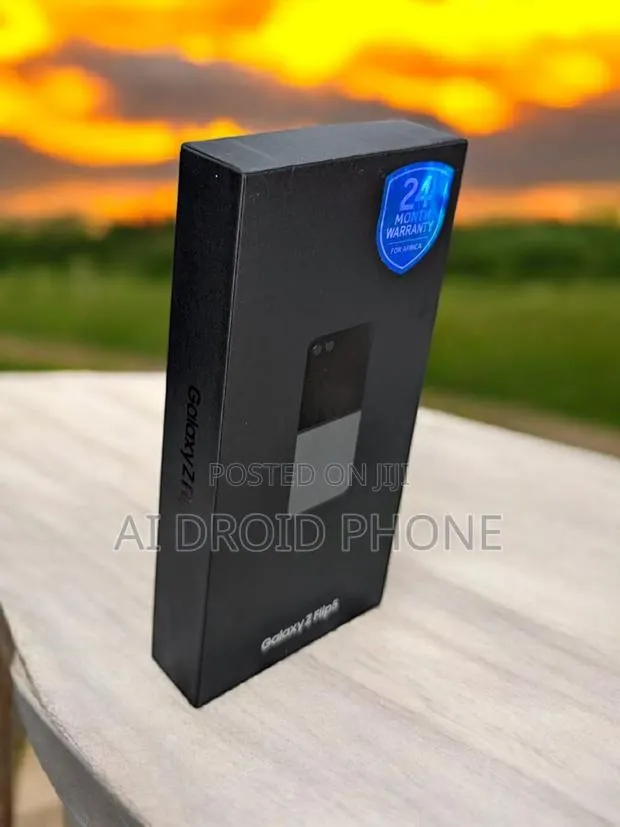 New Samsung Galaxy Z Flip 5 256 GB Gray · Photo 1