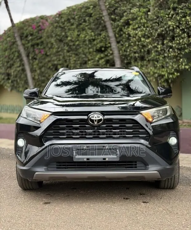 Toyota RAV4 2022 Black · Photo 1