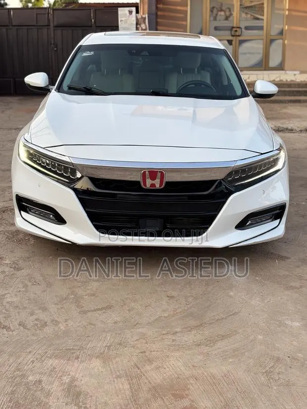 Honda Accord Touring 2.0T 2018 White · Photo 1