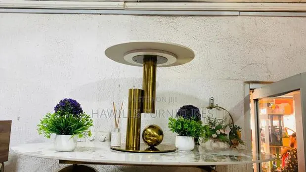 Executive Gold Coffee Table · Photo 1