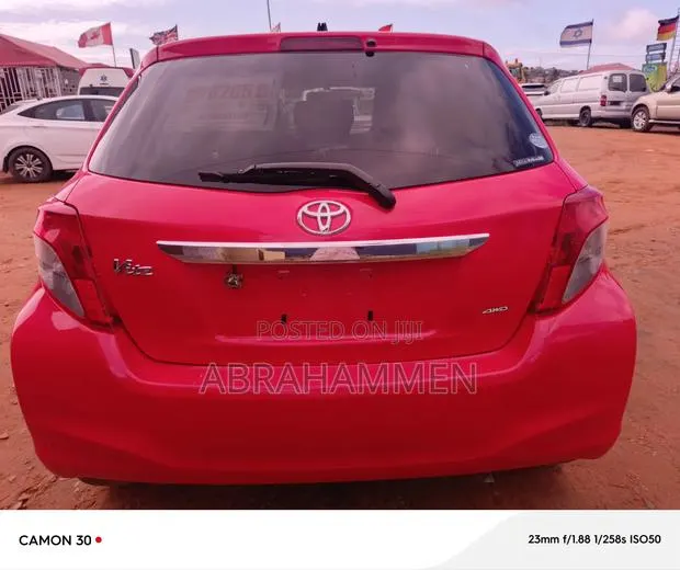 Toyota Vitz 2013 Red · Photo 1
