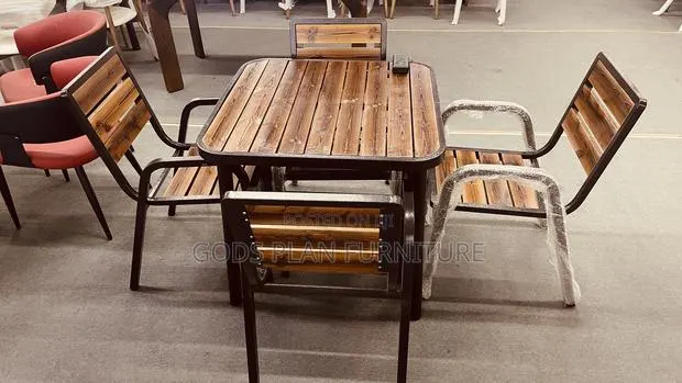 Outdoor Dining Set · Photo 1