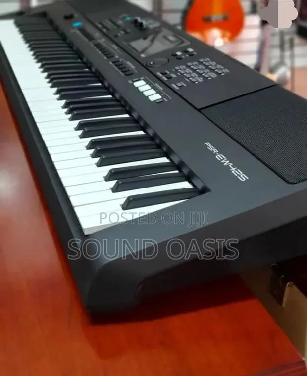 Yamaha PSR-Ew425 Portable Keyboard With 76 Keys · Photo 1