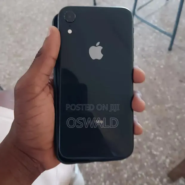 Apple iPhone XR 64 GB Black · Photo 1