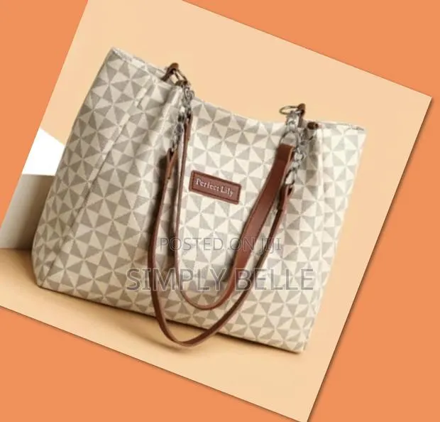 Large-Capacity Fashionable Tote Bag · Photo 1
