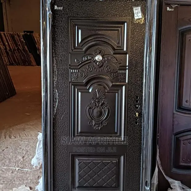 German Door Which Can Use Both Inside and Outside · Photo 1
