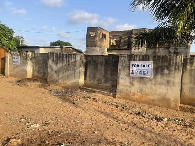 8bdrm Duplex in Omanjor, Sowutwuom for sale · Photo 1