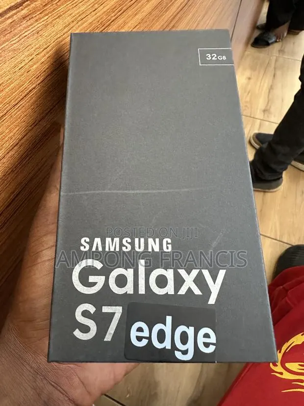 New Samsung Galaxy S7 edge 32 GB Gold · Photo 1